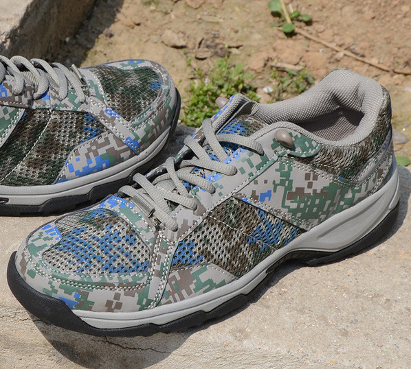 Цветни туристически обувки с мрежа