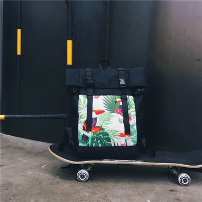 Rucsac sport de culoare neagra cu imprimeu in trei modele potrivit pentru barbati si femei