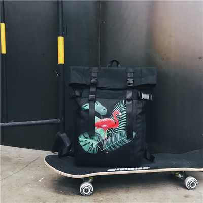 Rucsac sport de culoare neagra cu imprimeu in trei modele potrivit pentru barbati si femei