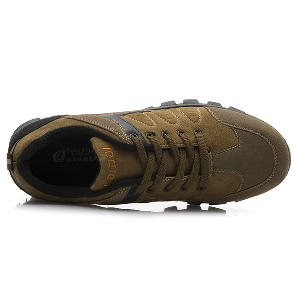 Velúrból készült túrabakancs két színben