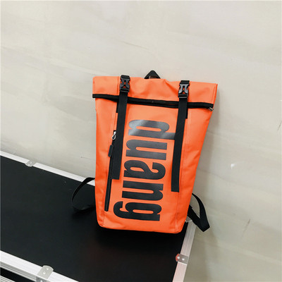 Nagyméretű férfi hátizsák fekete, fehér és narancssárga felirattal