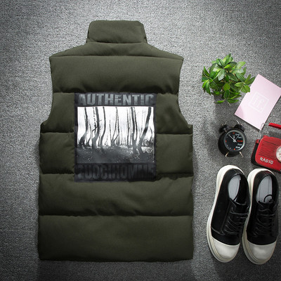 Модерен мъжки елек с цветна апликация на гърба в няколко цвята