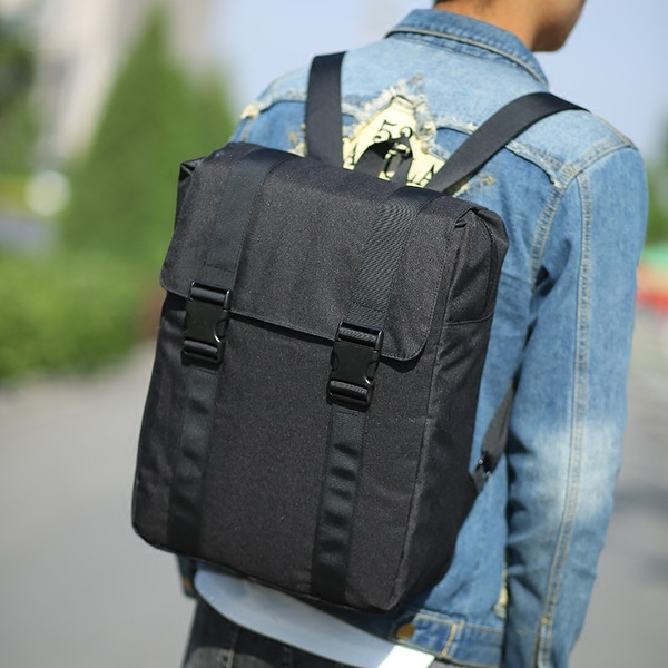 Актуална мъжка раница в сив и черен цвят