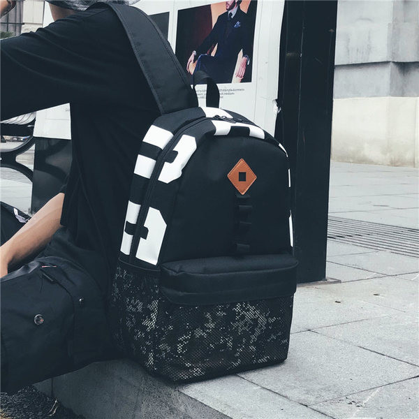 Férfi hátizsák rátéttel és elülső zsebbel, két színben