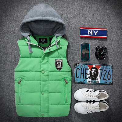 Модерен мъжки елек със сваляща се качулка в няколко цвята