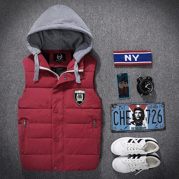 Модерен мъжки елек със сваляща се качулка в няколко цвята