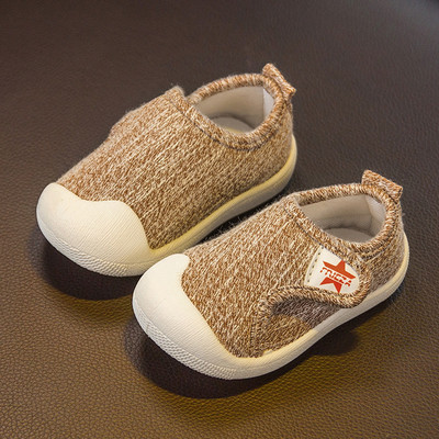 Babacipő három színben