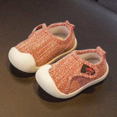 Babacipő három színben