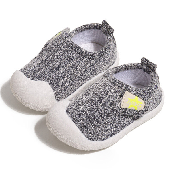 Babacipő három színben