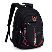 Kényelmes férfi hátizsák terepszínű motívumokkal és fekete díszítéssel