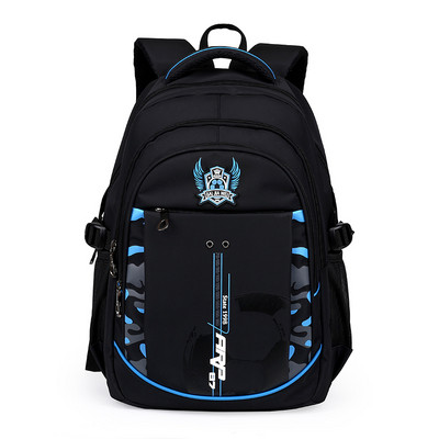 Kényelmes férfi hátizsák terepszínű motívumokkal és fekete díszítéssel