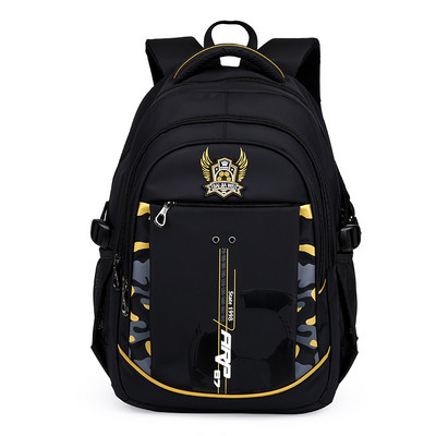 Kényelmes férfi hátizsák terepszínű motívumokkal és fekete díszítéssel