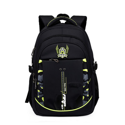 Kényelmes férfi hátizsák terepszínű motívumokkal és fekete díszítéssel