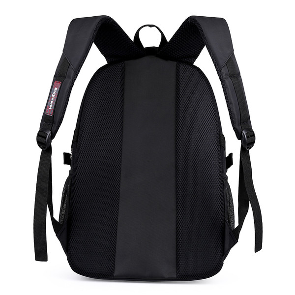 Kényelmes férfi hátizsák terepszínű motívumokkal és fekete díszítéssel