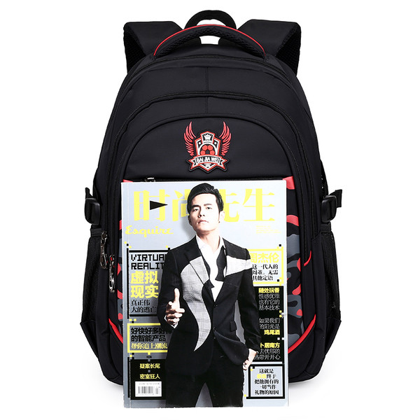 Kényelmes férfi hátizsák terepszínű motívumokkal és fekete díszítéssel