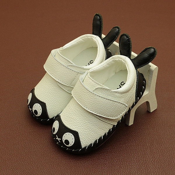 Бебешки обувки в три цвята от еко кожа