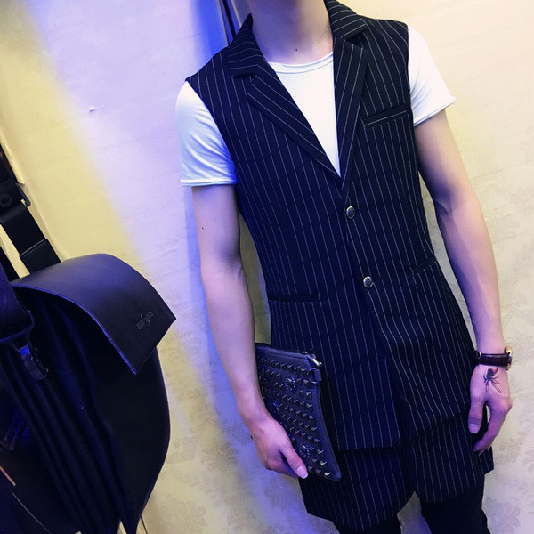 Стилен  раиран мъжки елек с V-образна яка в два цвята 