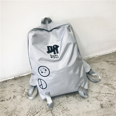 Ежедневна мъжка раница с апликации в черен и бял цвят