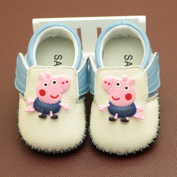 Бебешки обувки в два цвята с цветна апликация
