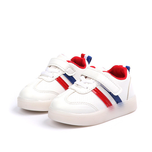 Gyermek tornacipő fiúknak világító talppal