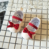 Pantofi pentru bebelusi cu panglica in alb