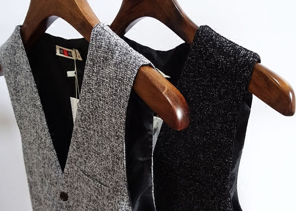 Стилен мъжки елек с V-образно деколте в два цвята 