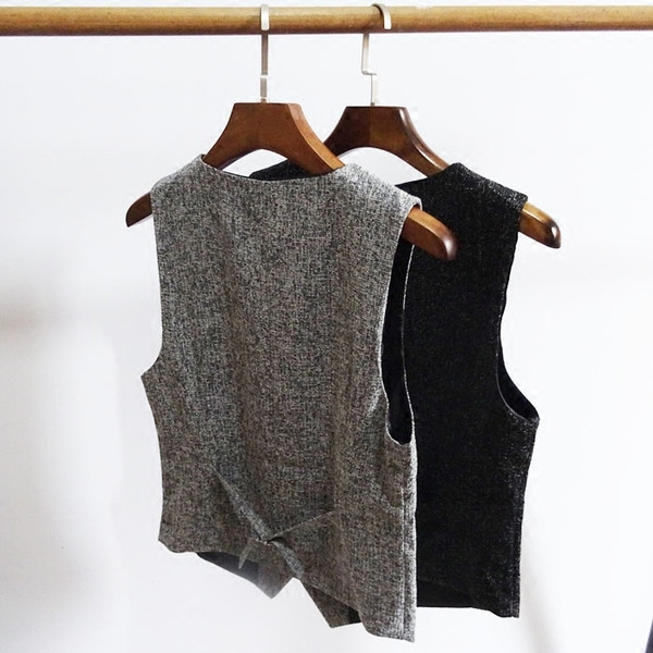 Стилен мъжки елек с V-образно деколте в два цвята 