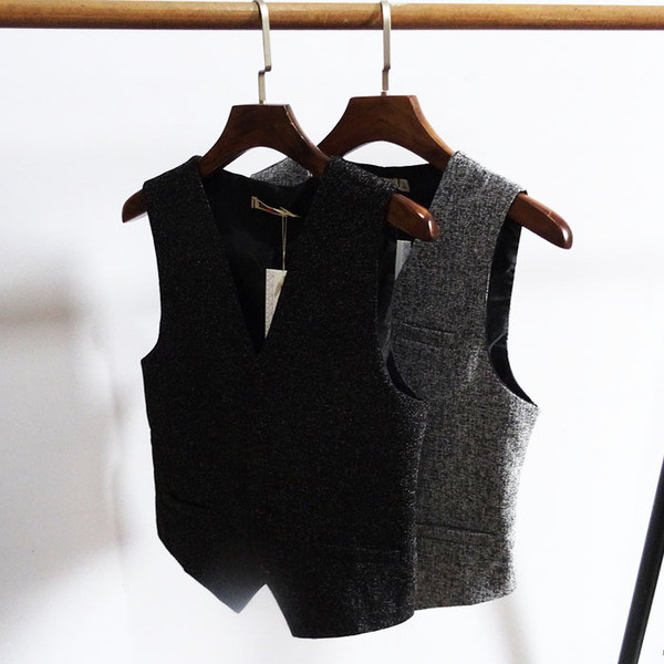 Стилен мъжки елек с V-образно деколте в два цвята 