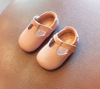 Бебешки обувки в четири цвята за момичета