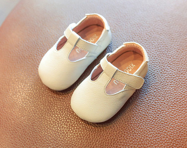 Бебешки обувки в четири цвята за момичета