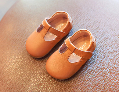 Бебешки обувки в четири цвята за момичета