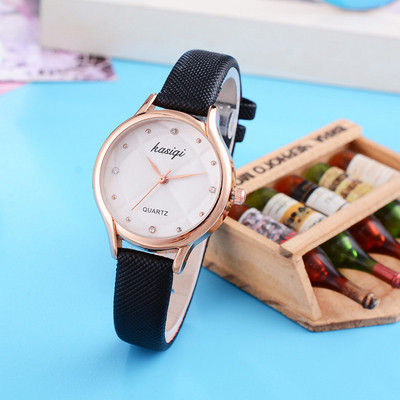 Дамски модерен часовник в два модела - различни цветове