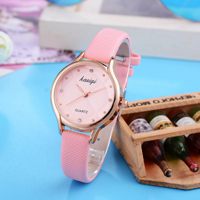 Дамски модерен часовник в два модела - различни цветове