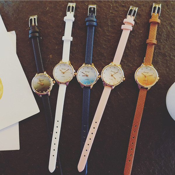 Дамски модерен часовник в два модела - различни цветове