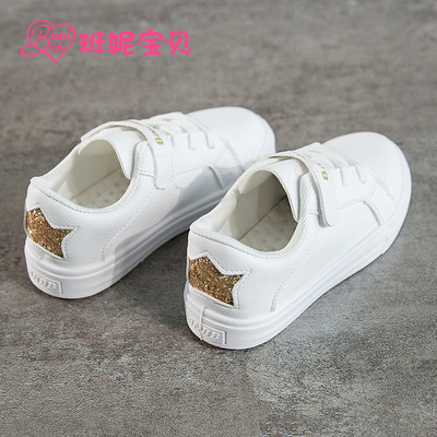 Модерни детски кецове за момичета с лепенки в бял цвят