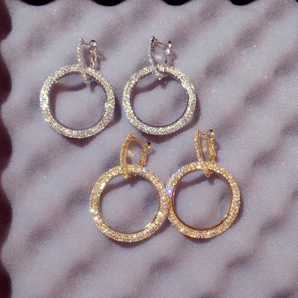 Модерни дамски халки с декоративни камъни в златист и сребрист цвят