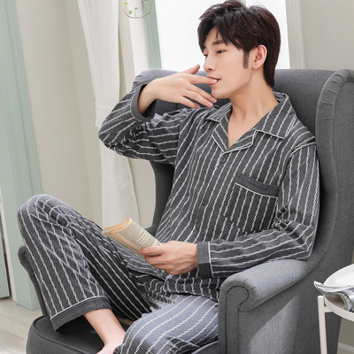 Мъжка пижама в няколко модела и цвята