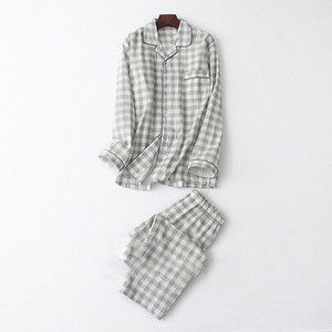 Férfi pizsama több modellben két részben