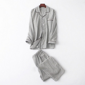 Férfi pizsama több modellben két részben