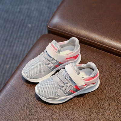 Модерни детски маратонки за момичета с лепенки в няколко цвята 