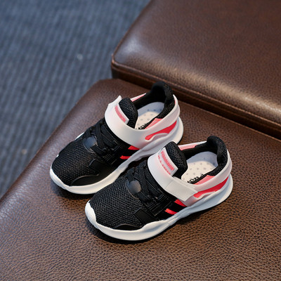 Модерни детски маратонки за момичета с лепенки в няколко цвята 