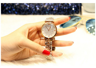 Дамски часовник в два цвята с метална каишка