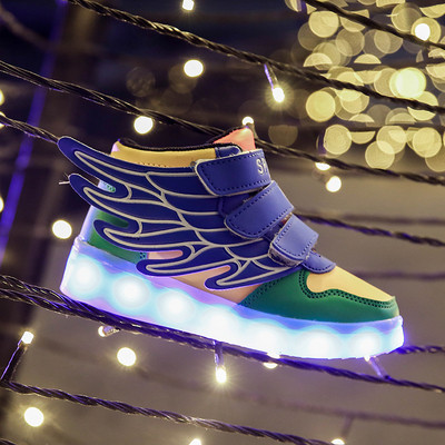 HIT Modern világító gyerek tornacipő 3D elemmel és matricákkal több színben