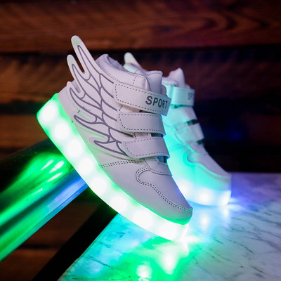 HIT Modern világító gyerek tornacipő 3D elemmel és matricákkal több színben