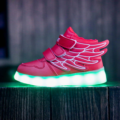 HIT Modern világító gyerek tornacipő 3D elemmel és matricákkal több színben