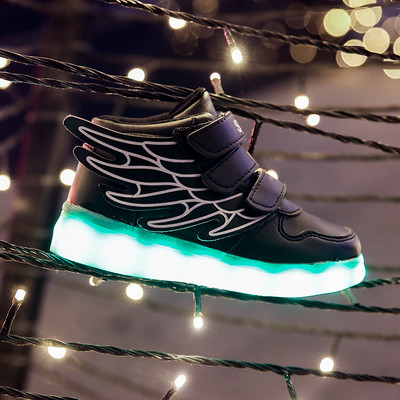 HIT Modern világító gyerek tornacipő 3D elemmel és matricákkal több színben