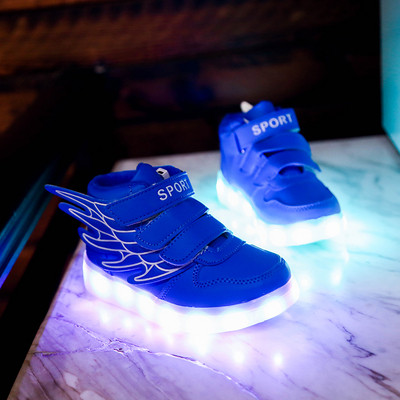 HIT Modern világító gyerek tornacipő 3D elemmel és matricákkal több színben