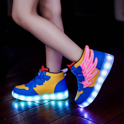 HIT Modern világító gyerek tornacipő 3D elemmel és matricákkal több színben