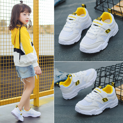 Sport és alkalmi gyerekcipők fehér és rózsaszín matricákkal