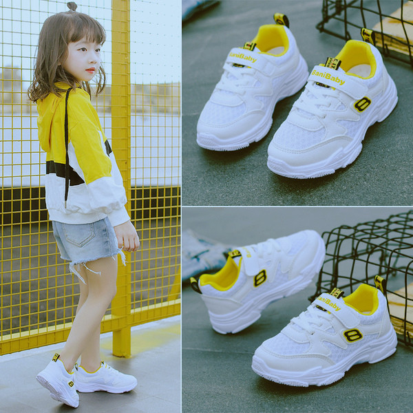 Sport és alkalmi gyerekcipők fehér és rózsaszín matricákkal